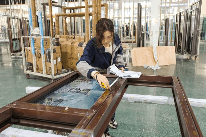 Verwerkingsproces van houten deur- en raamprofielen - 2 (7)